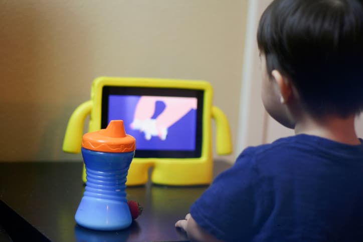 Japanese research indicates more screen time at 2 means poor communication at 4