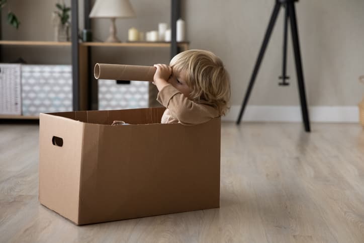 When kids like the box more than the toy: The benefits of playing with everyday objects