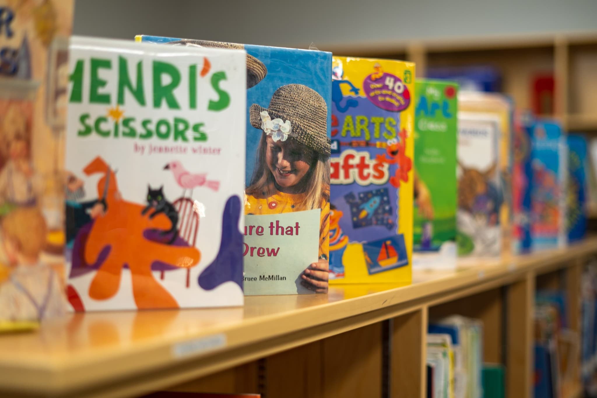 Liberal National Party launch 1000 books before school initiative in Queensland