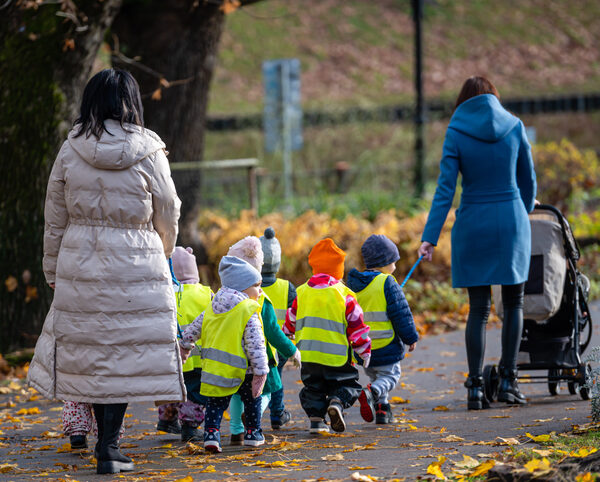 Kinder teachers walking with children